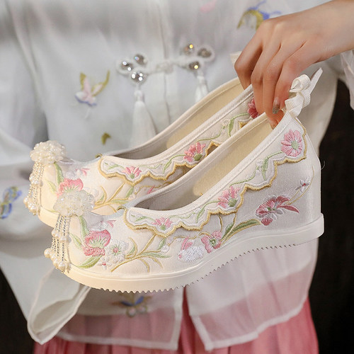 古风鞋子女汉服鞋春夏季搭配马面裙古装明制翘头布鞋内增高绣花鞋