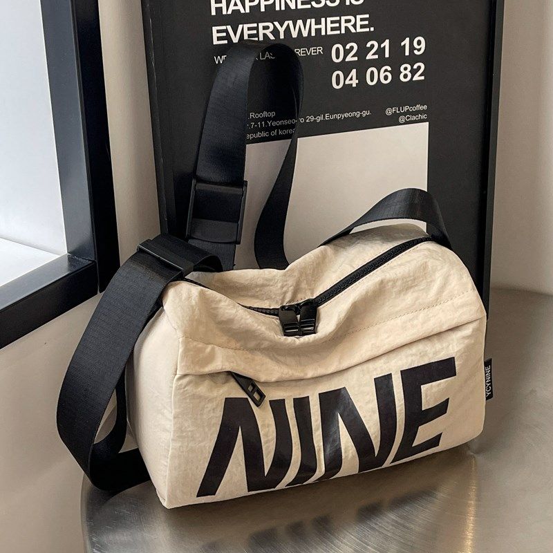 休闲轻便帆布包包女士2024新款潮大容量百搭斜挎包夏季通勤斜挎包