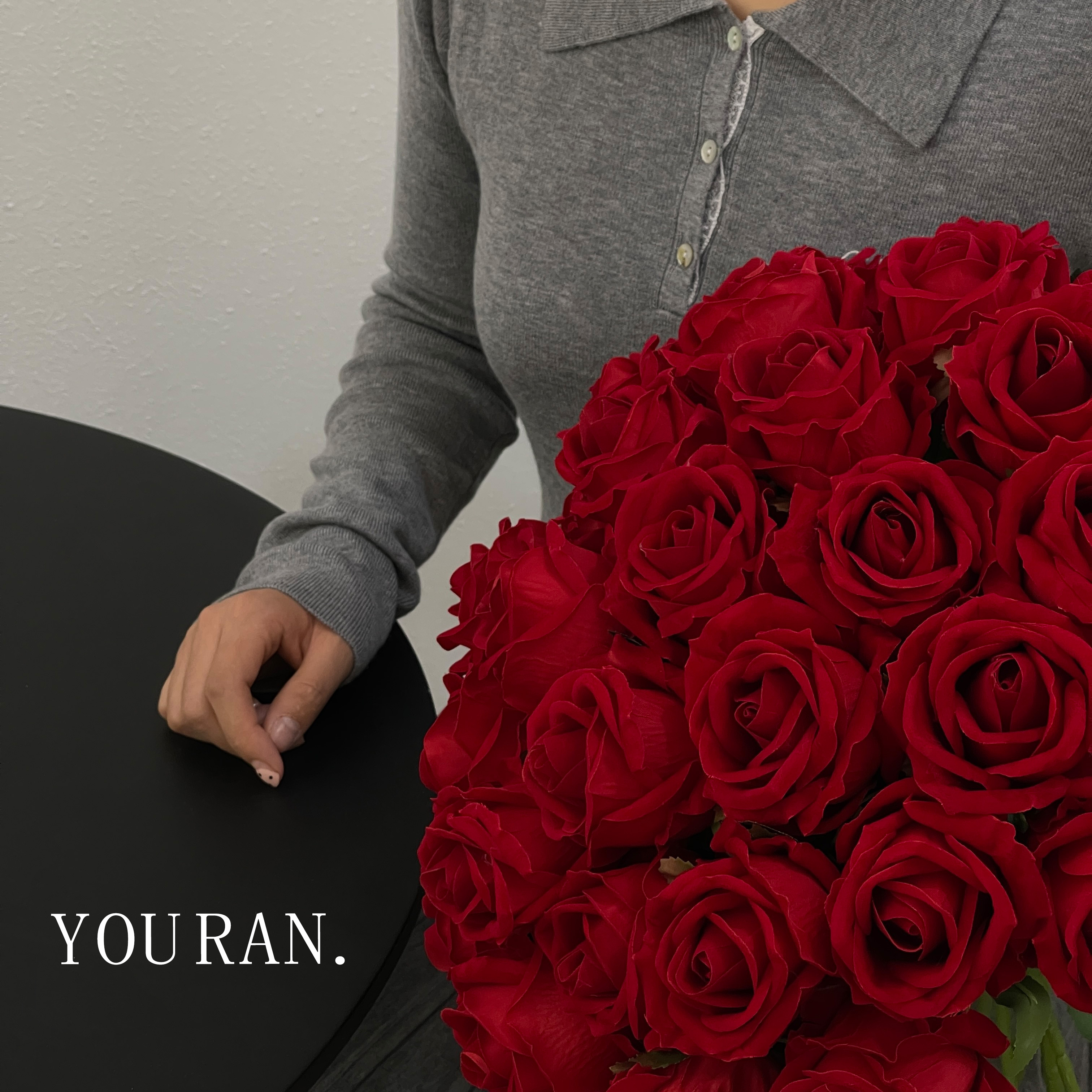 红丝绒玫瑰婚礼布置仿真花卉草坪背景插花装饰道具新婚领证捧花束