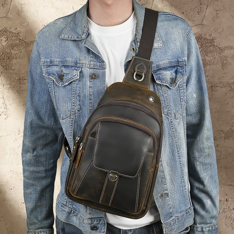 新款复古大容量男士头层牛皮大胸包个性真皮斜挎包运动机车包背包