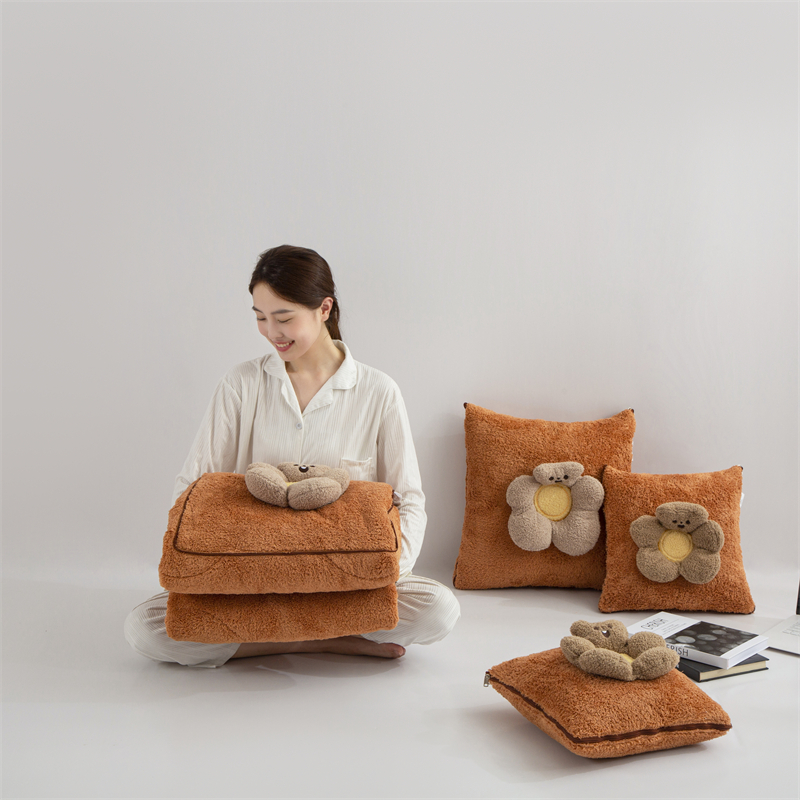 冬季加厚抱枕被子两用汽车上靠枕办公室午睡枕头二合一珊瑚绒毯暖