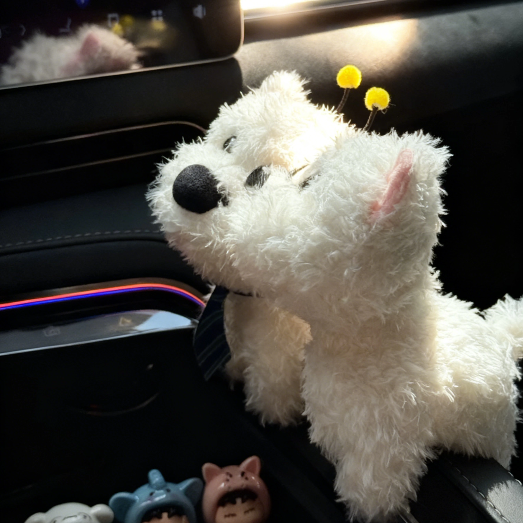 极氪001吉利星越L车内公仔摆件