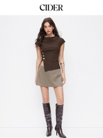 CIDER, a short short-sleeved top with an asymmetrical hem, metal buttons and slits, 115025018 thumbnail 4