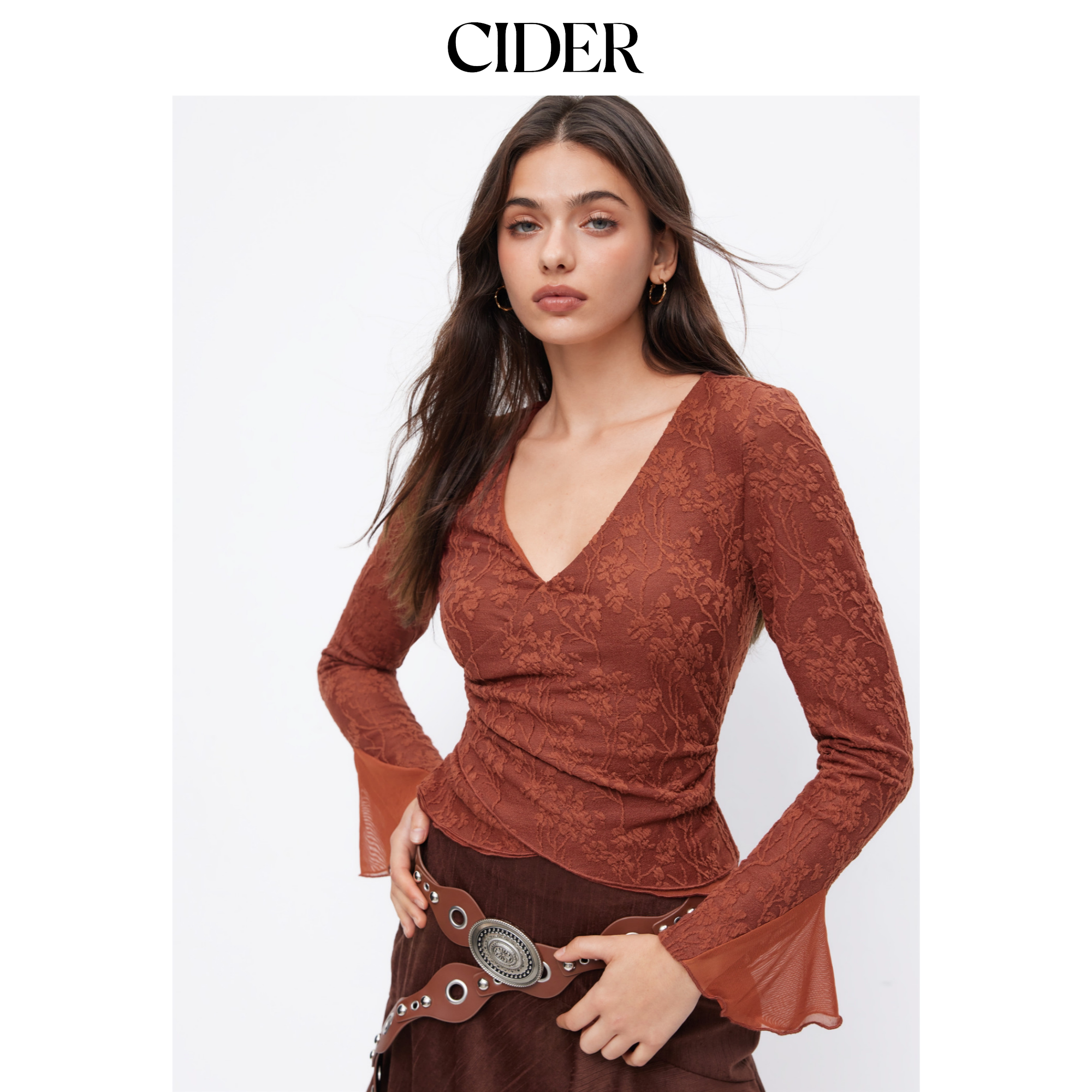 CIDER提花碎花V领喇叭袖收褶裹身短款上衣114951874