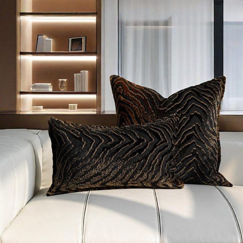 山河高端轻奢风样板间抱枕高级感黑金色靠枕沙发靠垫腰枕橙色