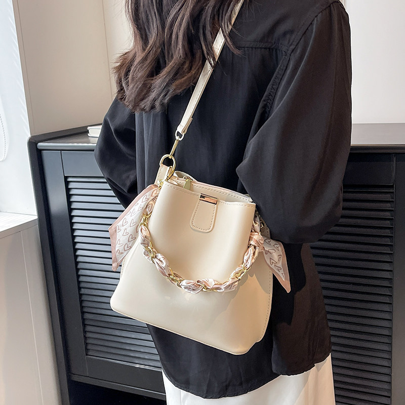 高级感爆款大容量包包女2023新款潮时尚单肩腋下T包斜挎链条水桶,箱包皮具/热销女包/男包,水桶包,淘宝优惠券,粉丝福利购,淘宝优惠卷