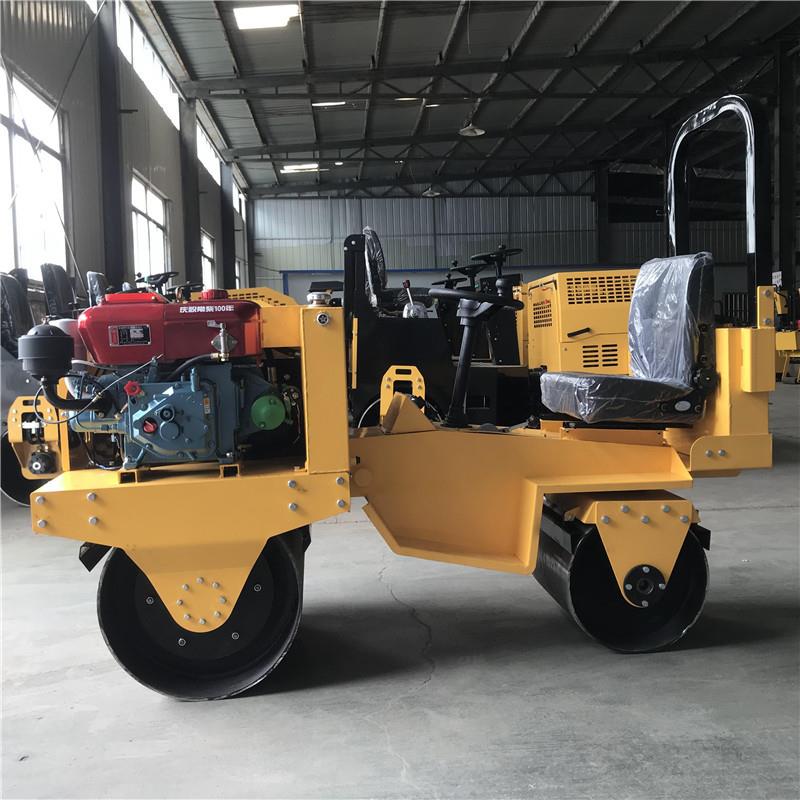 小型850座驾双驱双震压路机的价格沟槽回填小型双钢轮中型压路机