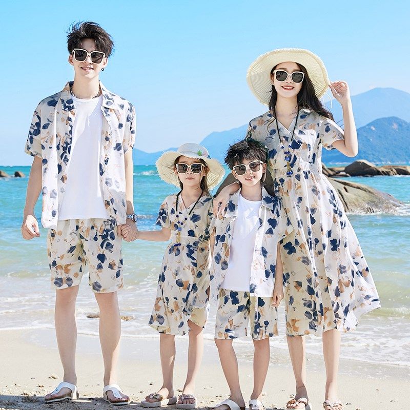 三亚海边度假母女亲子连衣裙沙滩装情侣旅游衣服父子套装一家四口