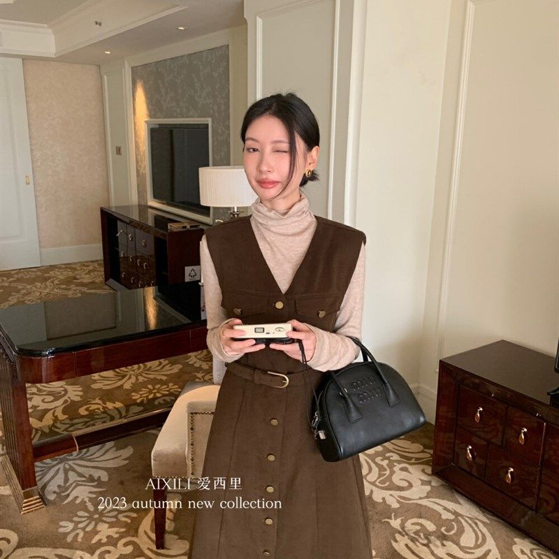 爱西里韩版简约高领针织衫两件套高级感显瘦牛仔背带连衣裙套装女