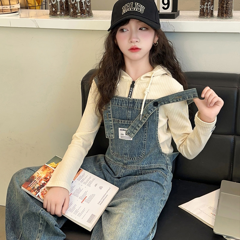 女童秋装背带裤套装2024新款洋气女大童春秋款牛仔裤儿童打底衫潮