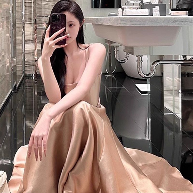赫本风高端轻奢晚礼服女高级感生日小众收腰大摆蓬蓬裙吊带连衣裙