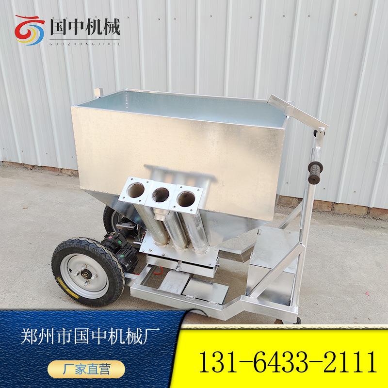畜牧养殖牛羊自动喂料机电动三轮撒料车半自动饲料上料车养鸡场