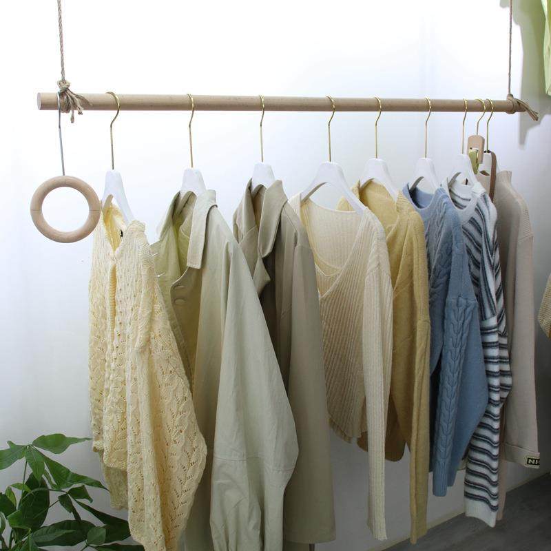 服装店实木吊顶悬挂衣杆女装橱窗吊架上墙吊杆简约衣服挂架展示架