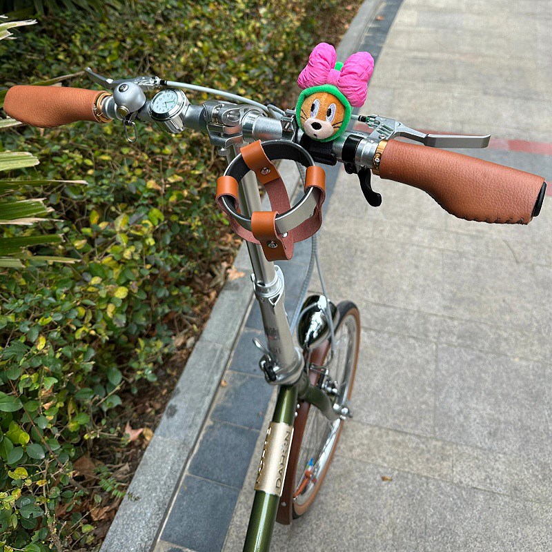 折叠自行车小配饰猫和老鼠趴趴玩偶挂件骑行水杯架复古防滑把套