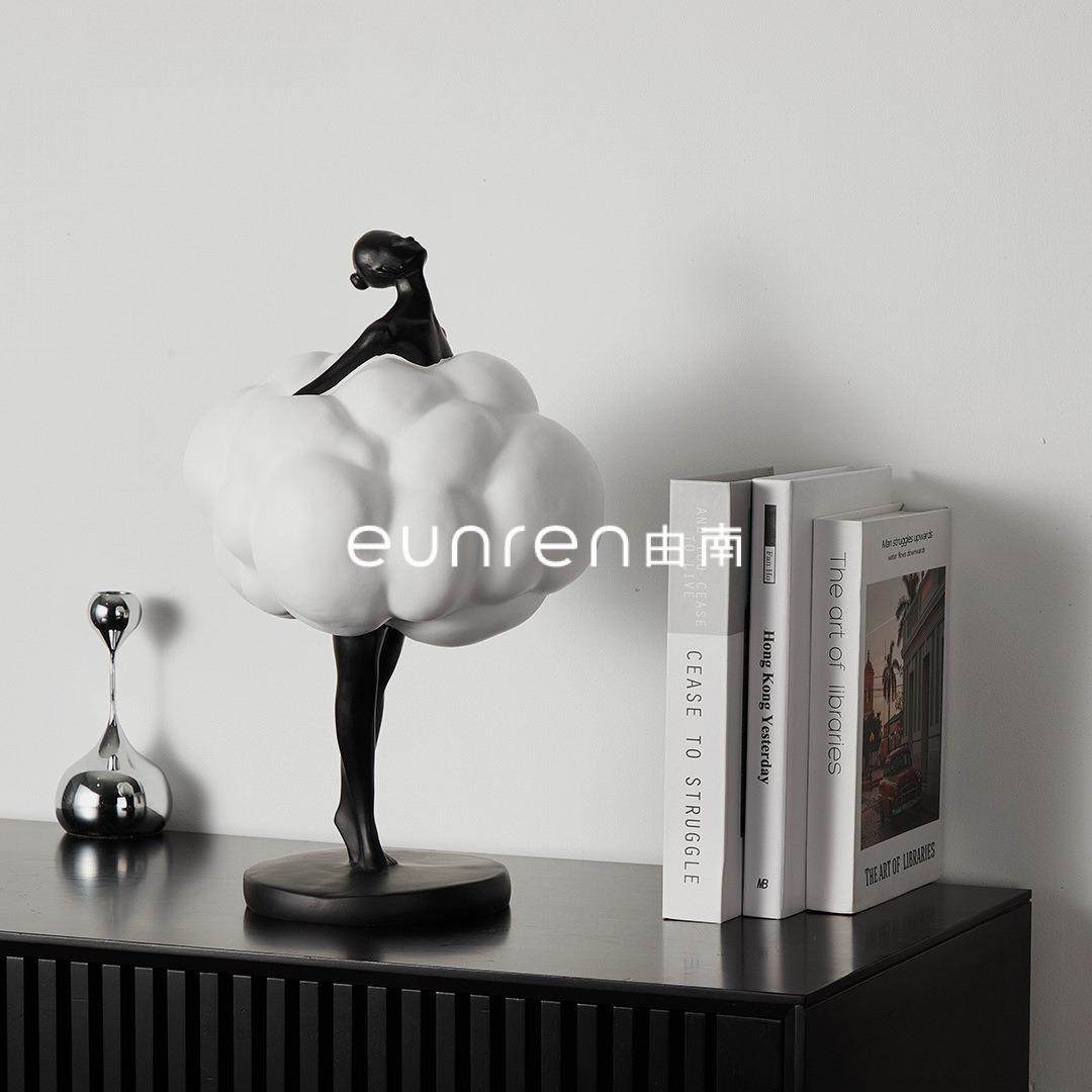 现代创意云朵女孩摆件客厅人物摆件电视柜家居玄关树脂工艺装饰品