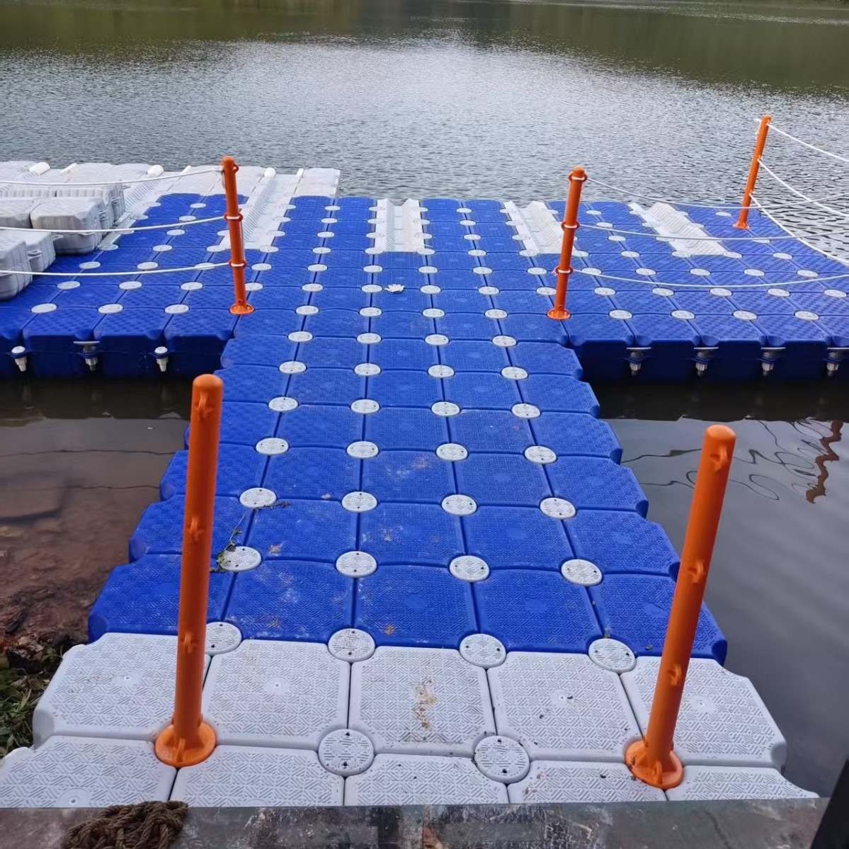 水上露营基地浮筒平台搭建龙舟赛事码头设计安装出租烟花浮筒租