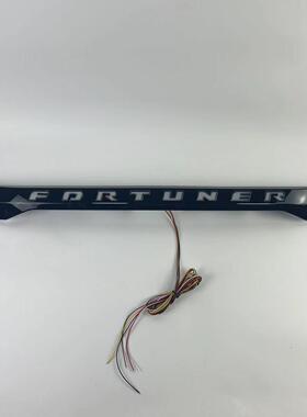 适用于ToyotaFortuner奔跑者者12-15款FortunerLED贯穿灯尾灯黑