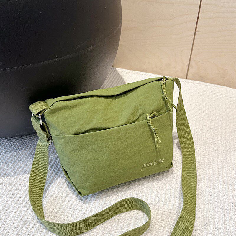 单肩斜挎包女2024新款大容量高级感超轻便防水小众设计时尚背包潮