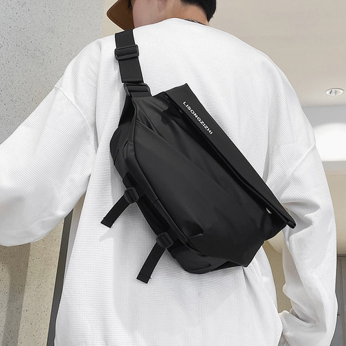 潮酷斜挎包男士时尚机能风运动骑行背包大容量磁吸摩托包通勤胸包