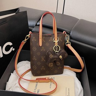 轻奢复古手机包包女2025新款 小包高级感百搭斜挎 超火水桶包爆N款