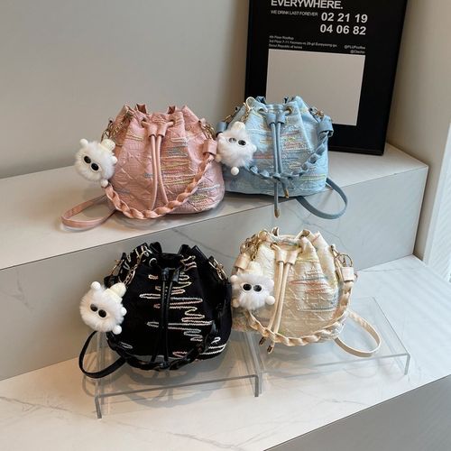 小众设计c单肩腋下水桶包轻奢流行包包女2024新款斜挎包