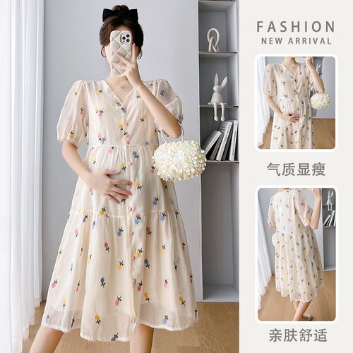 2023孕妇连衣裙夏装高腰设计感V领泡泡袖碎花裙夏天外出绣花裙子