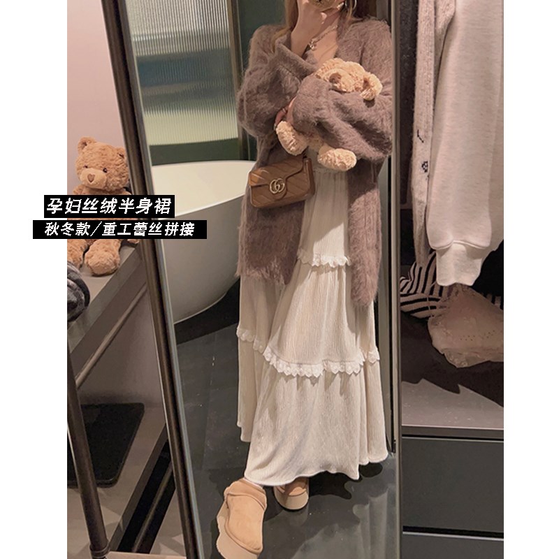 孕妇半身裙秋冬2024新款蕾丝花边拼接丝绒裙中长款托腹复古A字裙