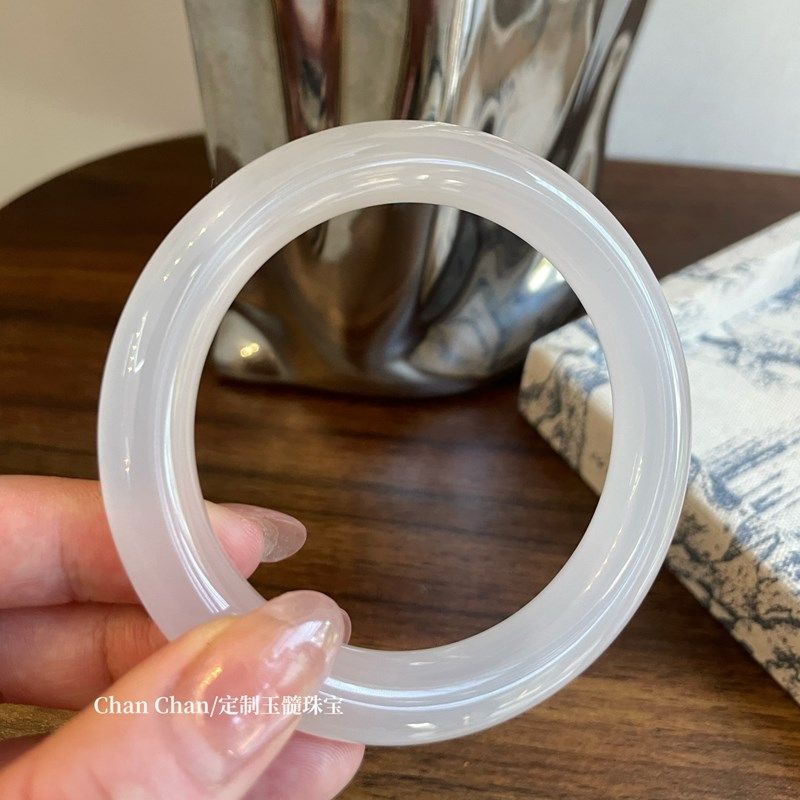 天然糯冰白玉髓手镯女中式国风荔枝冻白月光圆条玉镯子女生礼物,珠宝/钻石/翡翠,手饰,淘宝优惠券,粉丝福利购,淘宝优惠卷