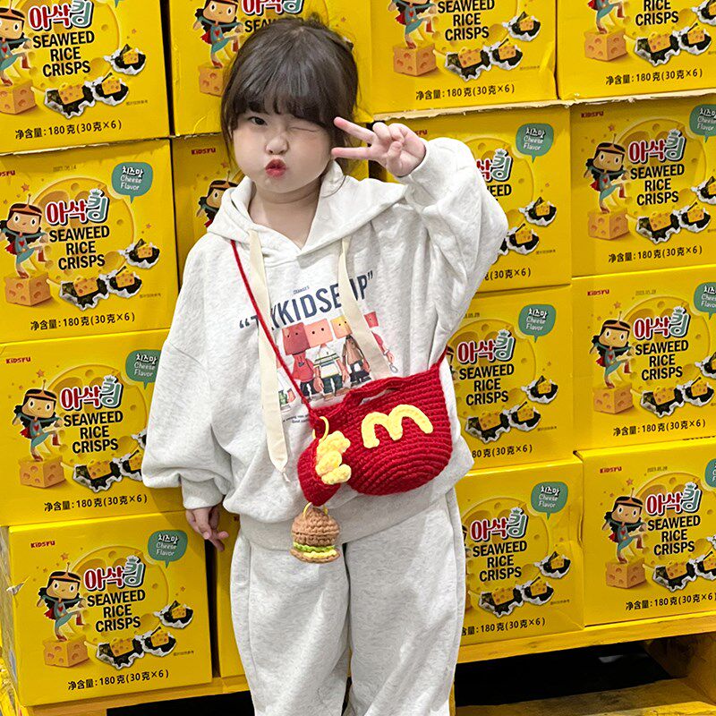 潮酷洋气儿童包包2024新款网红女童宝宝针织毛线包小男孩斜挎包