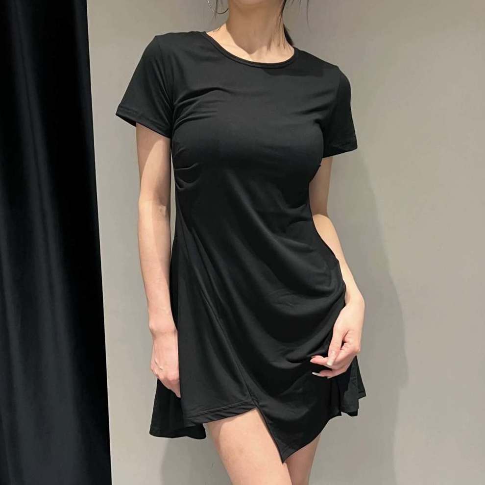 夏天流行赫本风小黑裙小心机修身显瘦不规则可盐可甜黑色连衣裙女