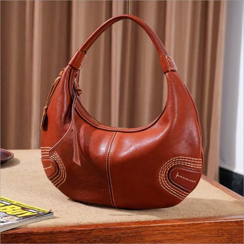 百搭休闲通勤单肩腋下女包