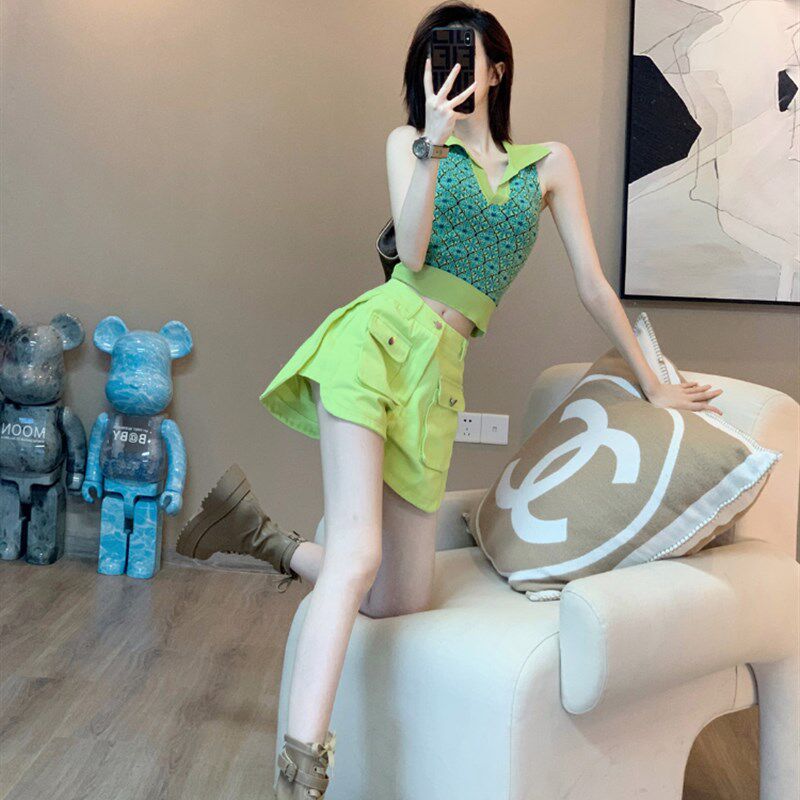 吊带背心女2024年新款设计感小众内搭外穿百搭挂脖上衣短裤两件套