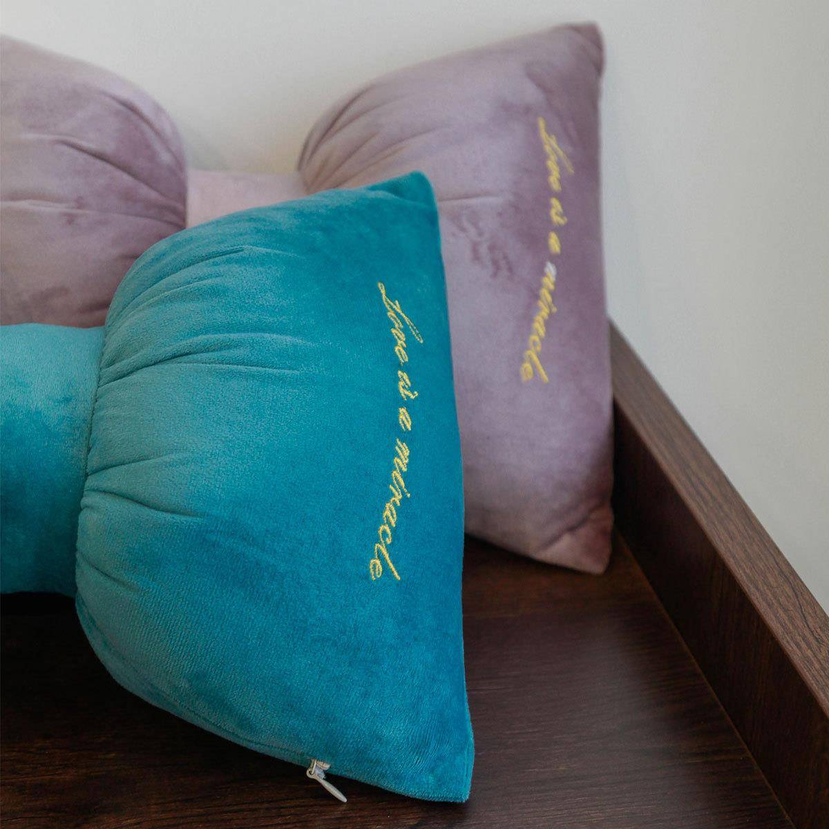 蝴蝶形状车载护颈枕丝绒柔软汽车头枕靠枕座椅腰靠背办公室护腰垫