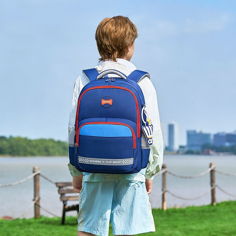 阳光8点宾尼斯小学生护脊书包