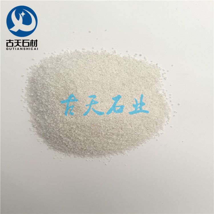 人造草坪中填充的石英砂有什么标准人工草坪石英砂厚度一般是多少图片