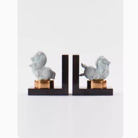 新中式书房书柜饰品书档玉瓷摆件桌面工艺品卧室办公室装饰马书靠