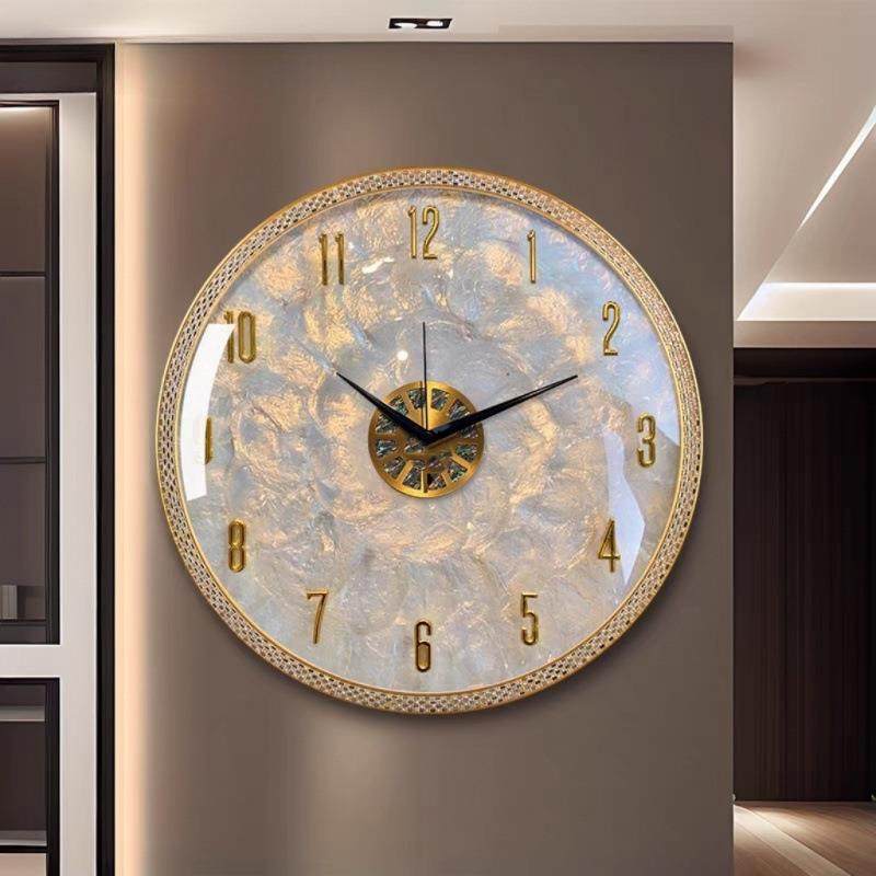 轻奢贝壳挂钟2025新款挂表客厅家用钟表现代简约网红大气挂墙时Γ