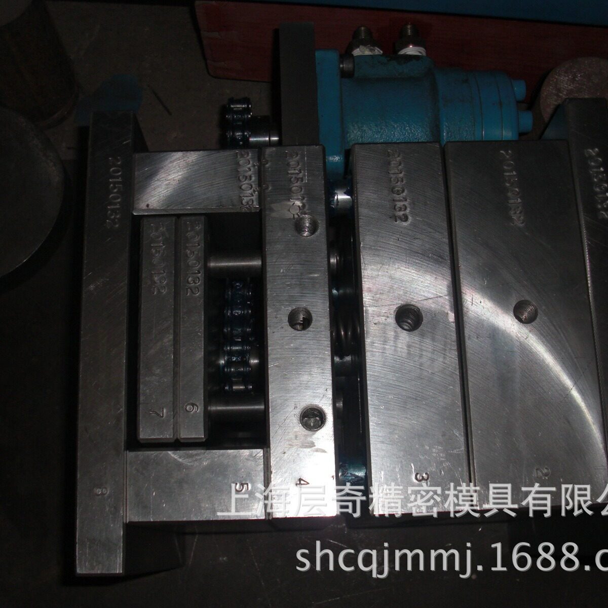 提供手柄双色包胶塑料成型加工绞牙模具加工产品组装抛光皮纹