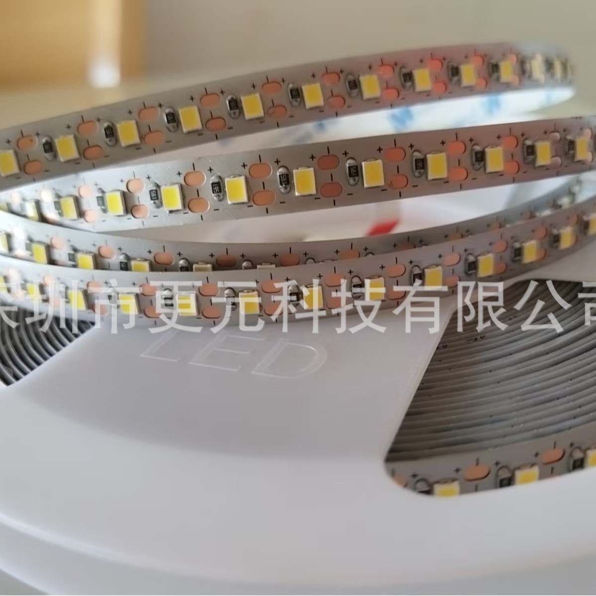 2835 120灯单色3000K 4000K 6000K裸板12V 8mm 一灯一剪LED灯带