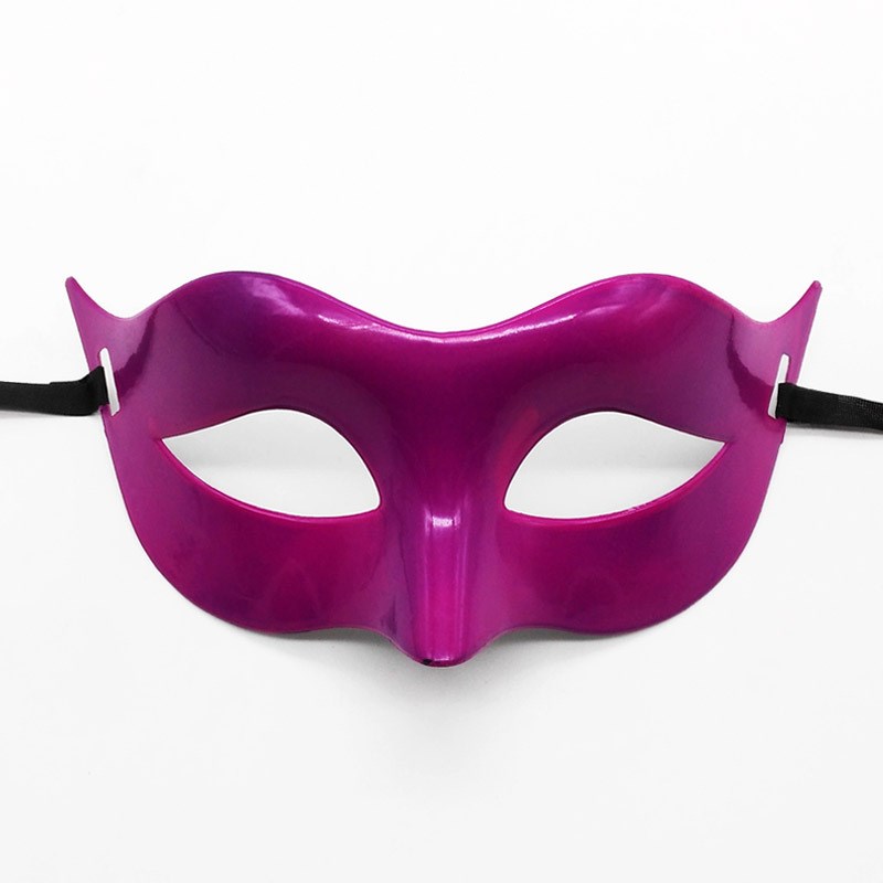 Crew cut man PROM half face with Halloween Rparty mask 面具