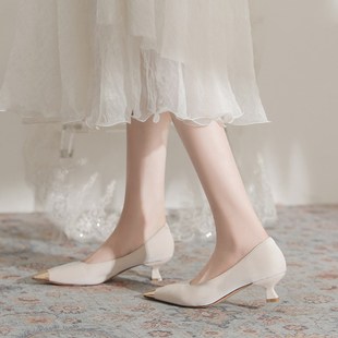 白色高跟鞋d小众设计金属头小猫跟日常女鞋时尚低跟通勤四季单鞋