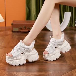 厚底10cm凉鞋女松糕小个子显瘦2025夏季爆款系带U增高洞洞沙滩鞋