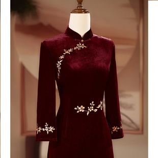 秋冬丝绒喜婆婆婚宴装2025新款高贵演出连衣裙女妈妈婚礼礼服裙