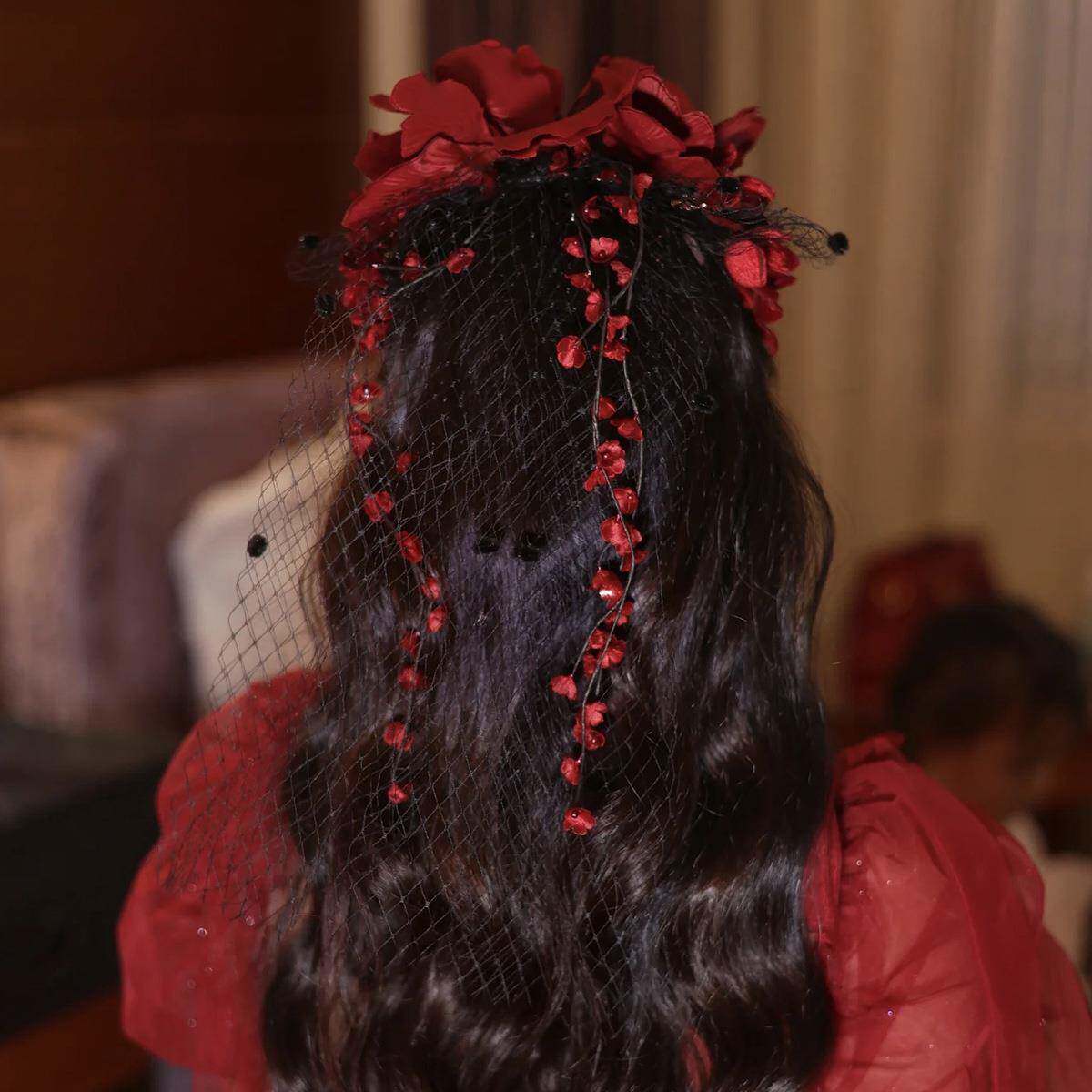 法式复古新娘头饰手作红鸢尾花朵发夹网纱蝴蝶结头纱结婚造型配饰