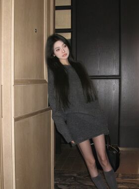 高级慵懒风毛衣套装女秋冬灰色休闲显瘦宽松套头针织衫高腰半身裙