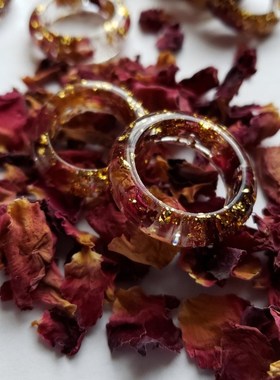 玫瑰花瓣树脂戒指 金片首饰 红色戒指 干花金戒指 情人节礼物