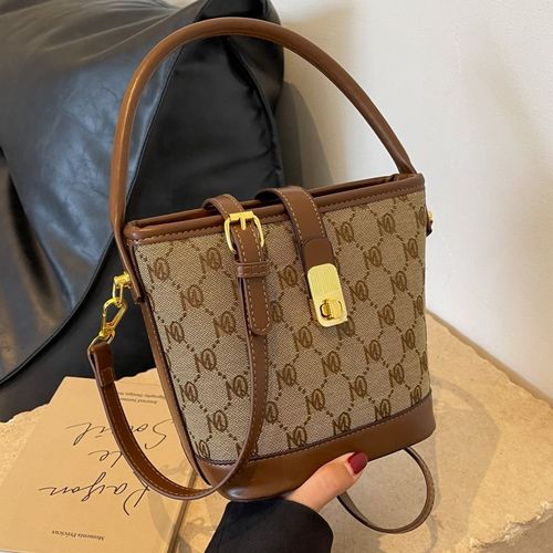 轻奢水桶包20i24新款时尚手提单肩包高级质感大容量斜挎包女小包