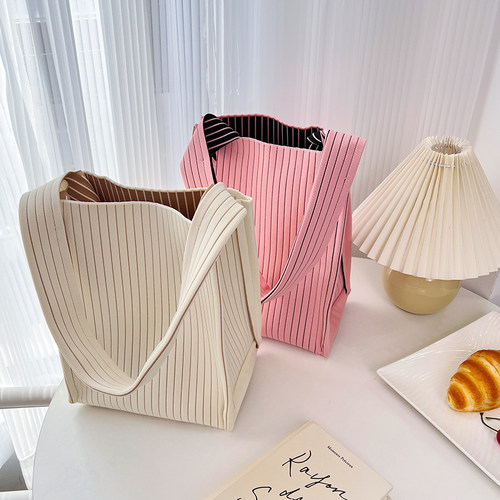 小众坑条单肩包托特大容量包包女y夏2022韩系针织密质感休闲水桶