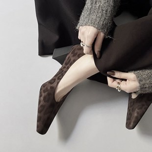 2025里外全真皮大气极简通勤浅口单鞋 豹纹女方Z尖头工作 粗高跟鞋