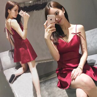 红色生日小礼裙蹦迪连衣裙短裙年会订婚礼服三亚蜜月度假拍照裙子